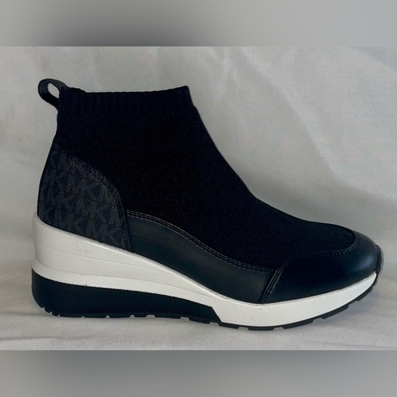 Michael Kors Stretch-Knit Sock Sneakers Size 9 Basically New - Picture 3 of 7